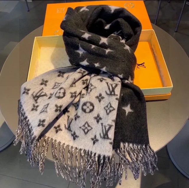 Louis Vuitton Scarves Knitted logo scarf product detail image 10