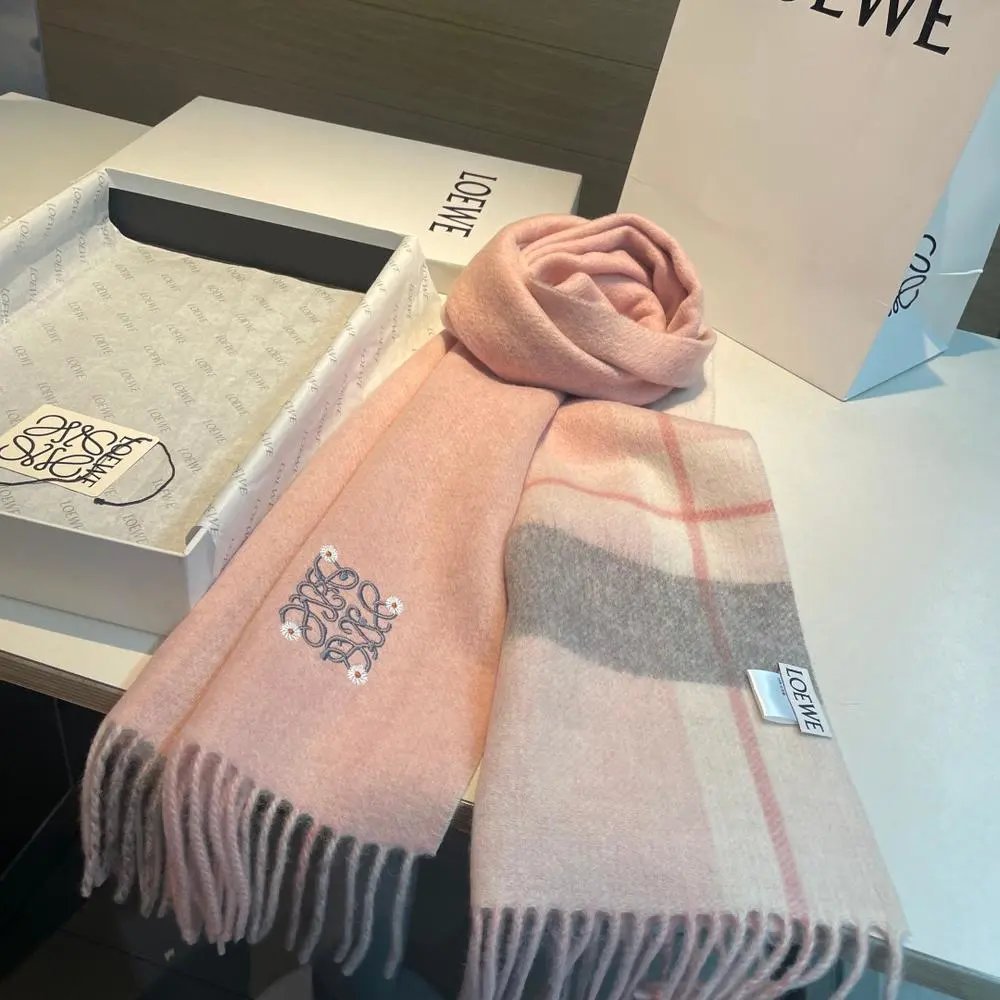 Loewe Scarves Fringed scarf with leather logo patch image 3