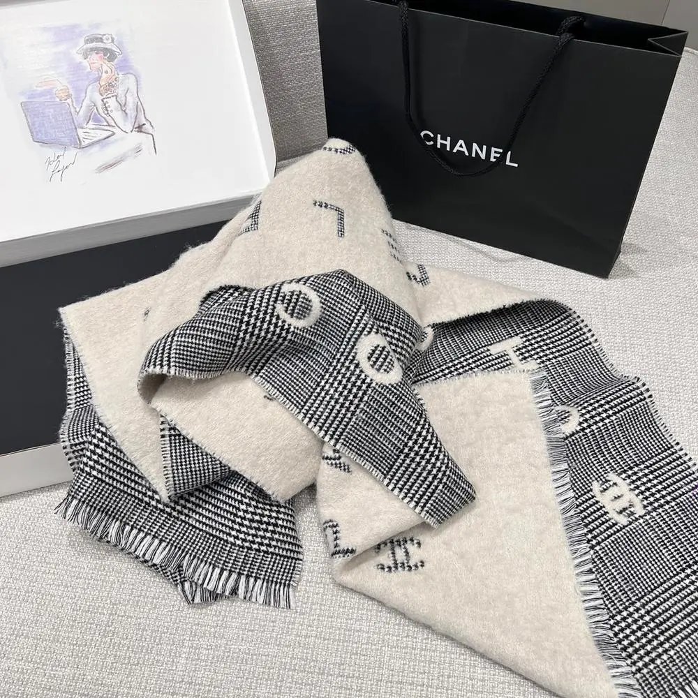 Chanel Scarves Knit and logo-pattern image 9