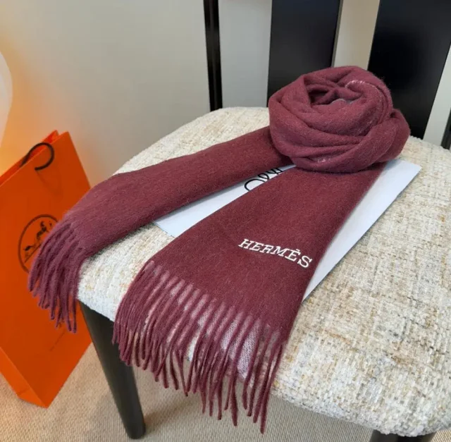 Hermès Scarves Fringed logo scarf product detail image 6