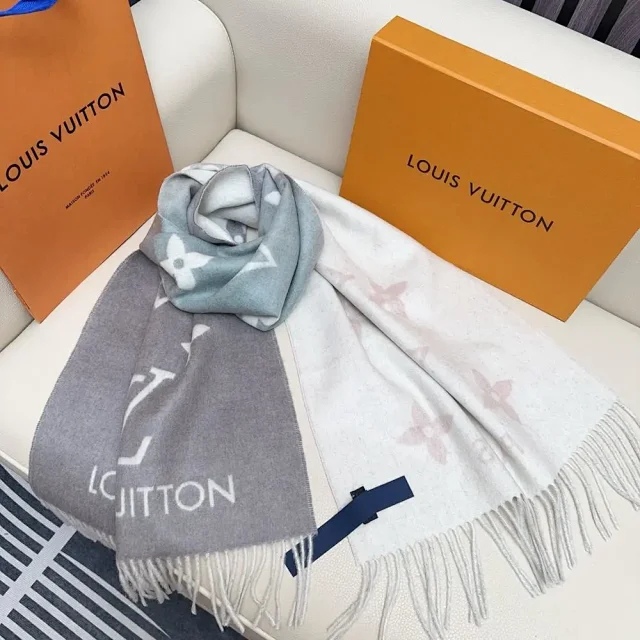 Louis Vuitton Scarves Fringed Monogram Scarf product detail image 5