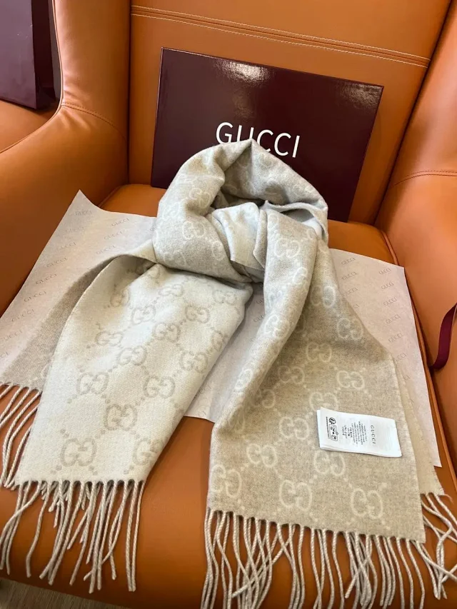 Gucci Scarves Fringed GG-pattern scarf product detail image 4