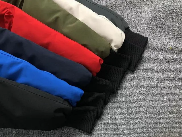 Canada Goose Down Jackets Fur-Trim Hooded Bomber Jacket product detail image 10