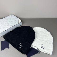 Checkered solid color autumn and winter letter style European and American cross-border men's and women's versatile three label complete hot selling yarn knitted hat