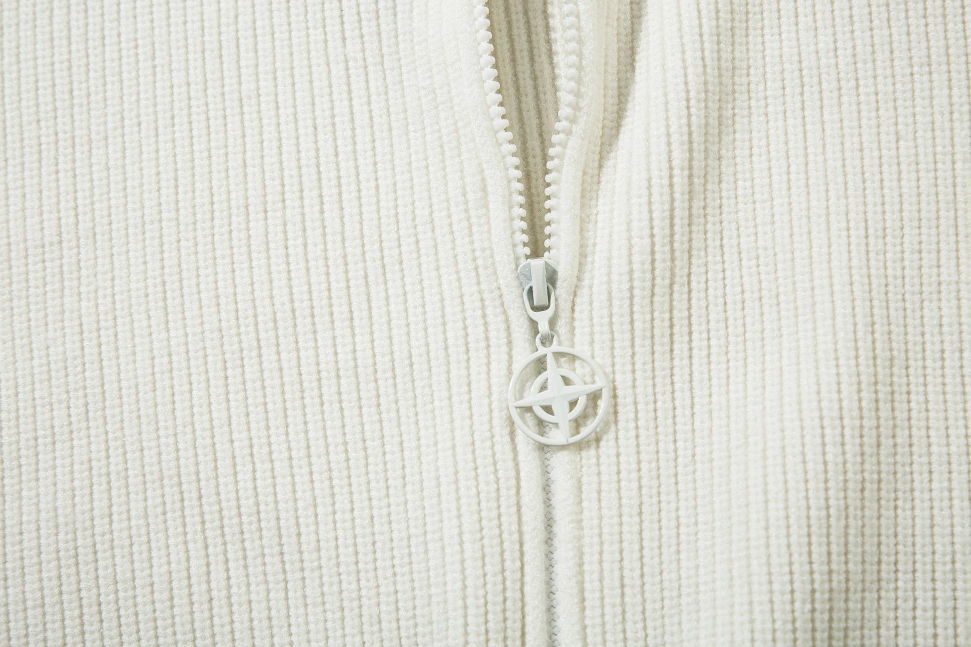Design Puffer Jacket with Star Logo White Outerwear - 18