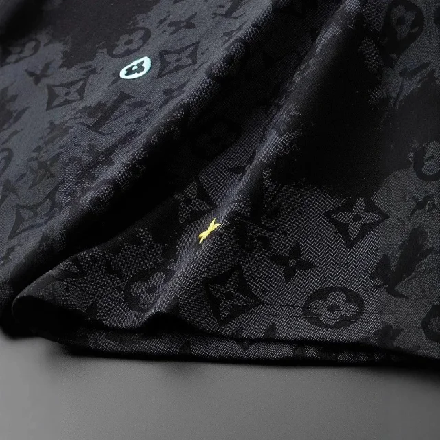 Louis Vuitton T-Shirts Monogram floral embroidered crew-neck T-shirt product detail image 11