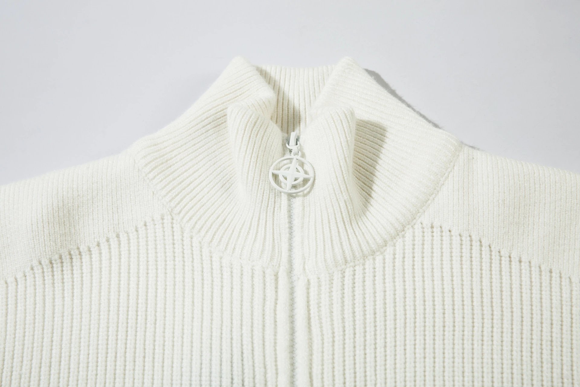 Design Puffer Jacket with Star Logo White Outerwear - 19