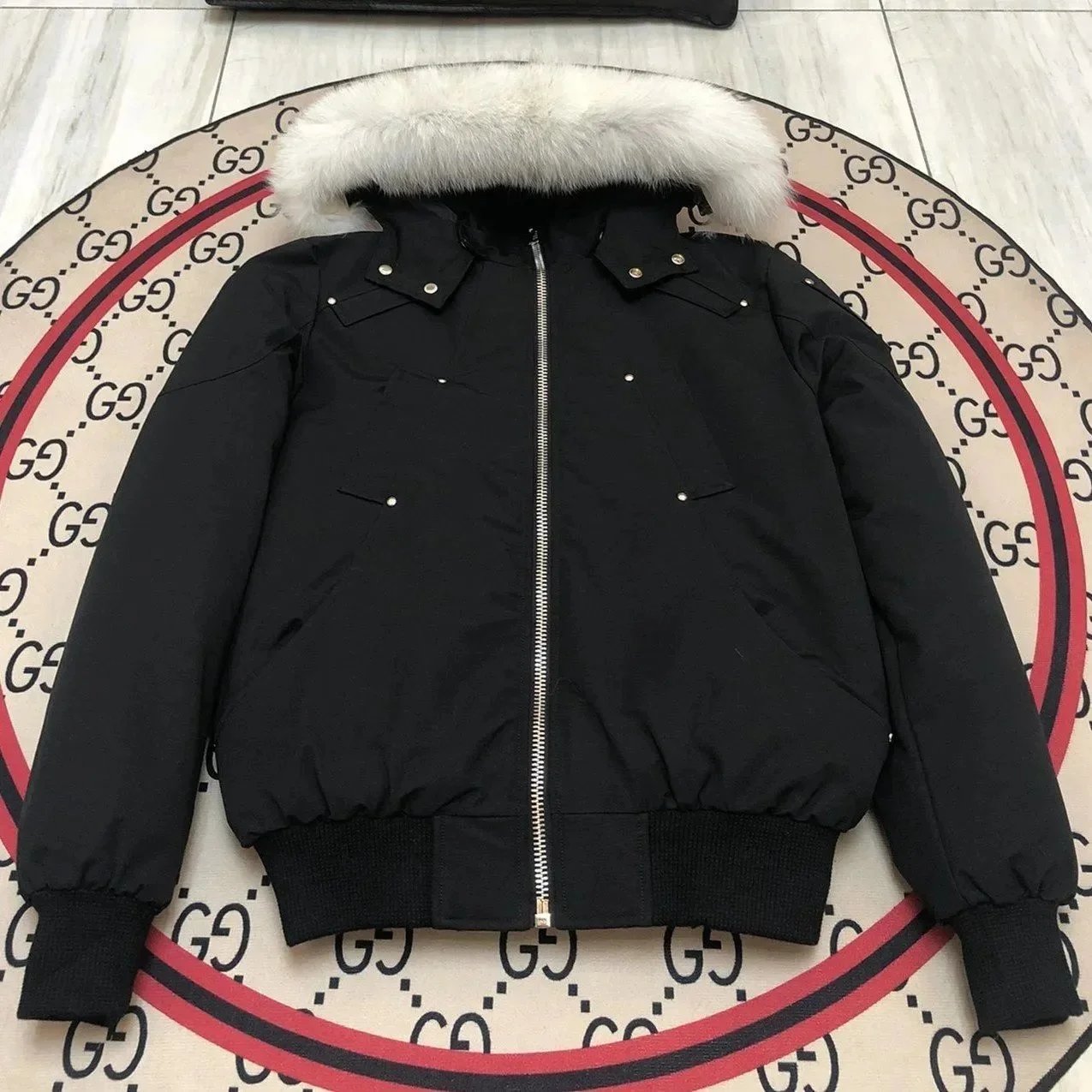 Black/white fur collar