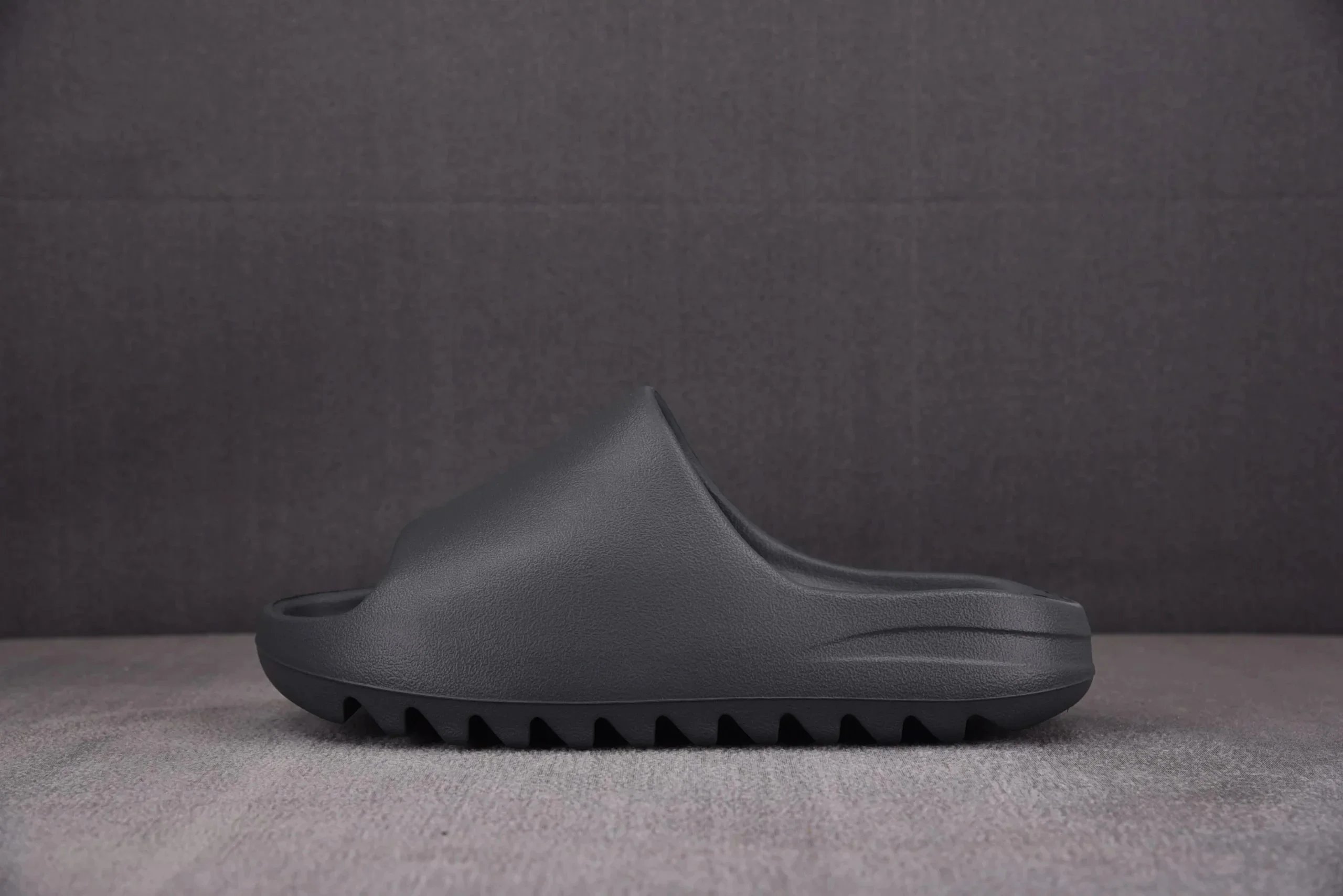 Adidas Yeezy Slide Onyx Slippers - 14