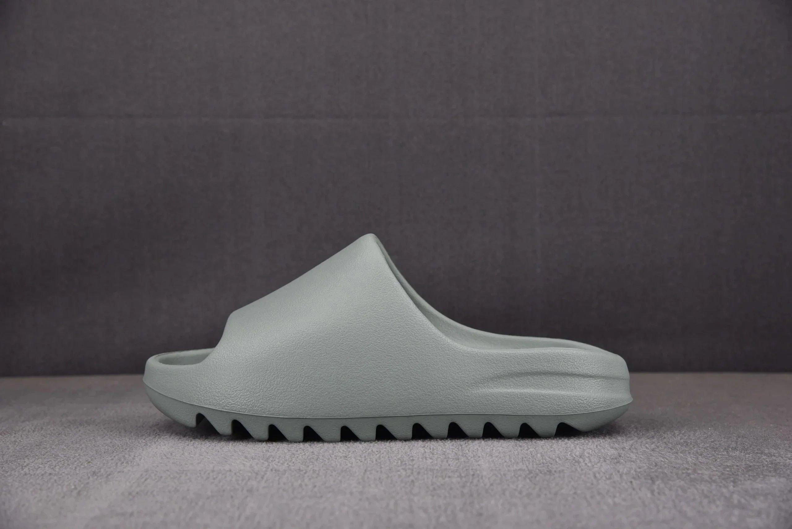 Adidas Yeezy Slide Onyx Slippers - 15
