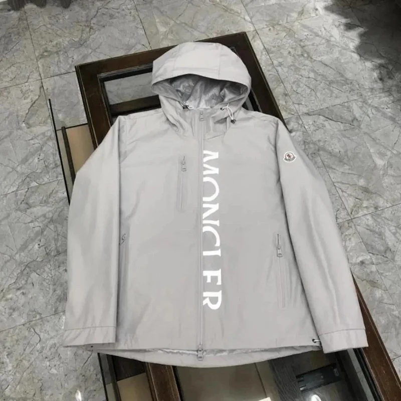 Windbreaker photo 3