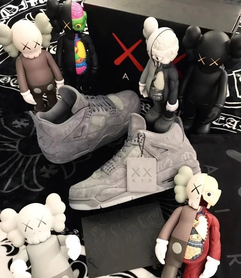 Item Thumbnail for AJ4kaws 灰麂皮 黑麂皮全新 单品 AJ 4 Kaws 黑麂皮 灰麂皮  AJ 4 AJ4 Kaws  灰麂皮黑麂皮纯黑翻毛皮联名 乔4酷灰  乔4 Air Jordan 4 AJ4 x Ka