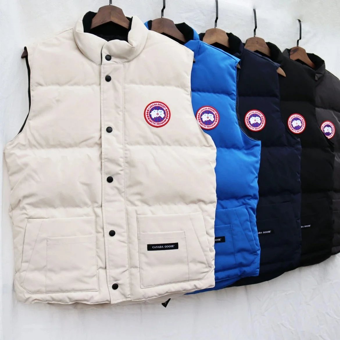 Design Puffer Vest Red Outerwear - 5