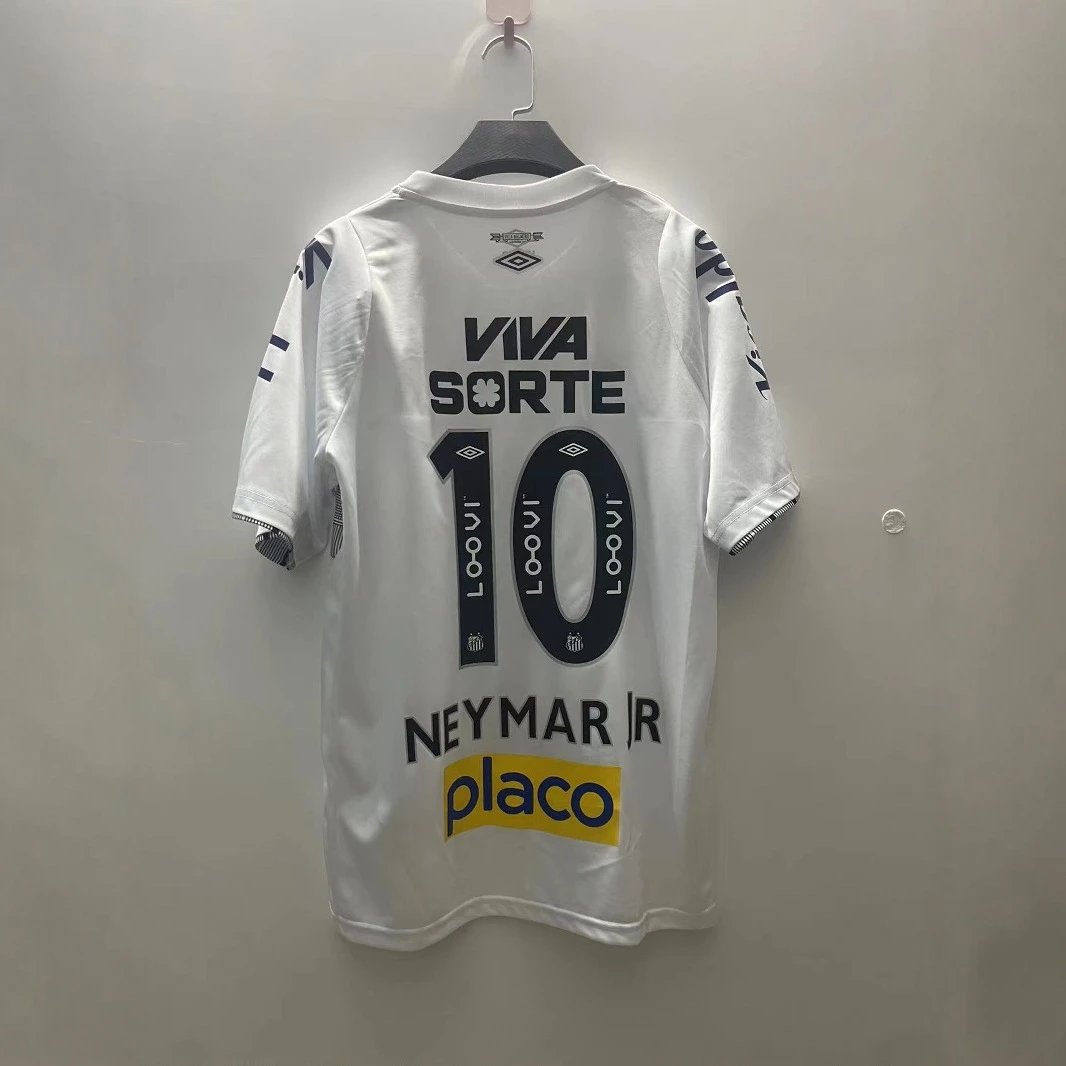 Neymar, number 10 at home