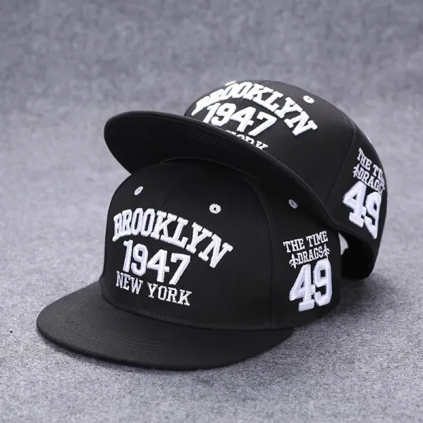 Design Streetwear Snapback Cap with Vintage Patch Print Red/Navy Baseball Cap - 2