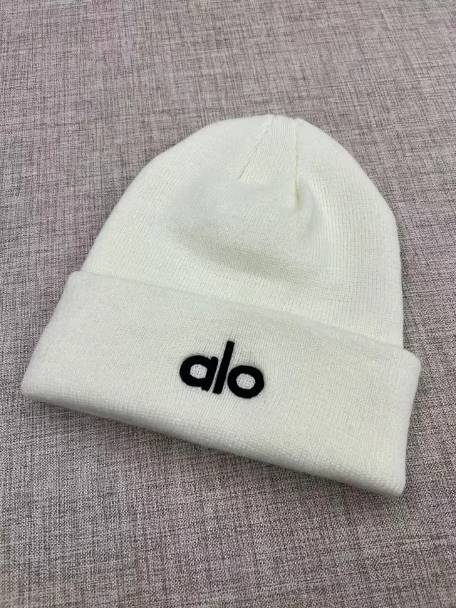 Alo Yoga Hats Ribbed Knit Cuffed Beanie product detail image 3