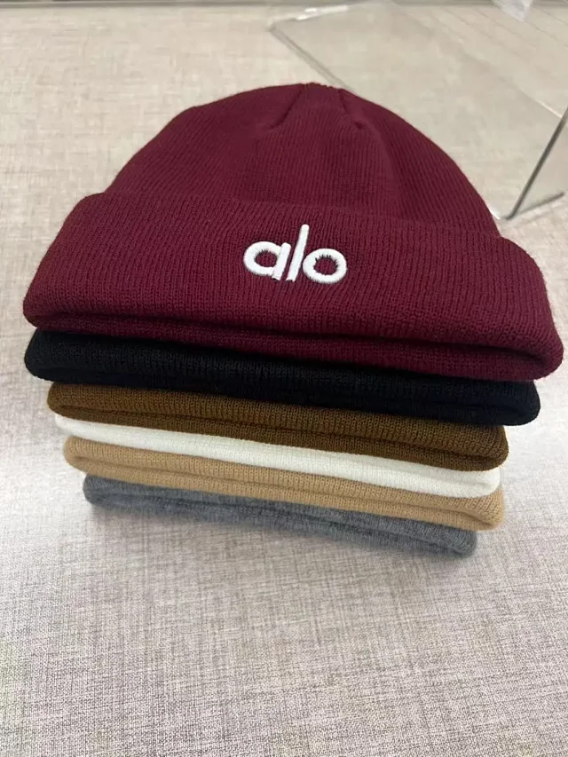 Alo Yoga Hats Ribbed Knit Cuffed Beanie product detail image 1