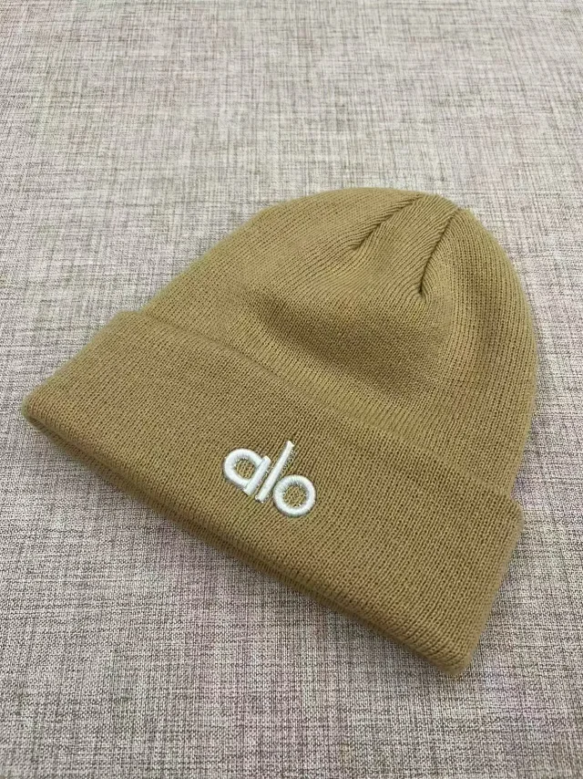 Alo Yoga Hats Ribbed Knit Cuffed Beanie product detail image 4