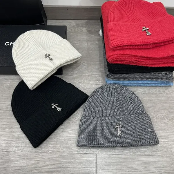 Off-White Cross Motif Beanie and Scarf Set Black Accessories - 3