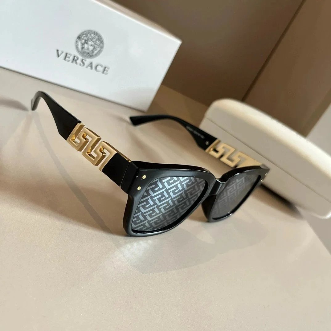 Louis Vuitton Eyewear Monogram shield sunglasses — F29