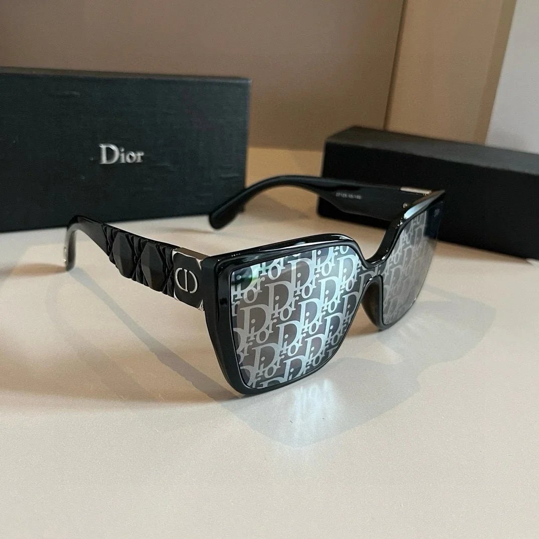 Louis Vuitton Eyewear Monogram shield sunglasses — D36