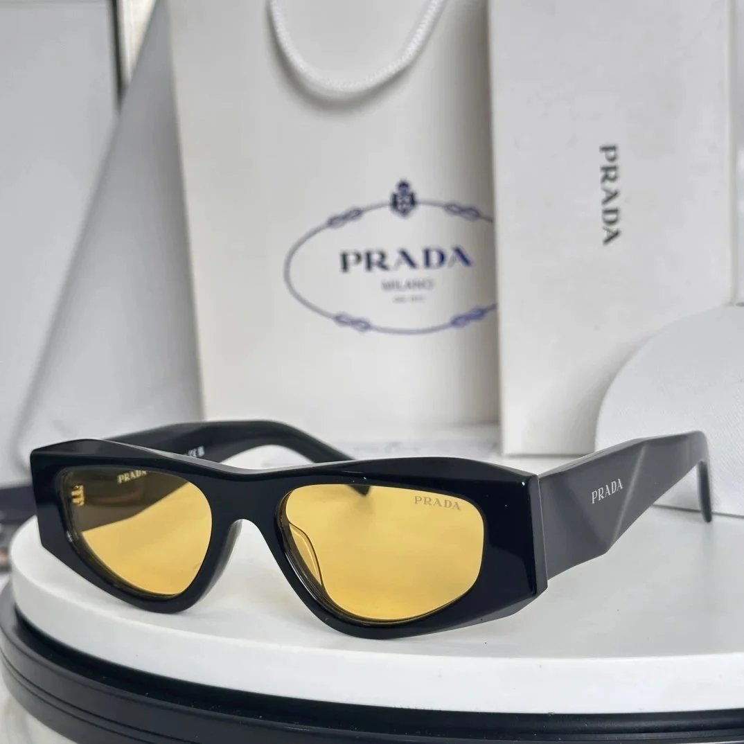 Louis Vuitton Eyewear Monogram shield sunglasses — P23