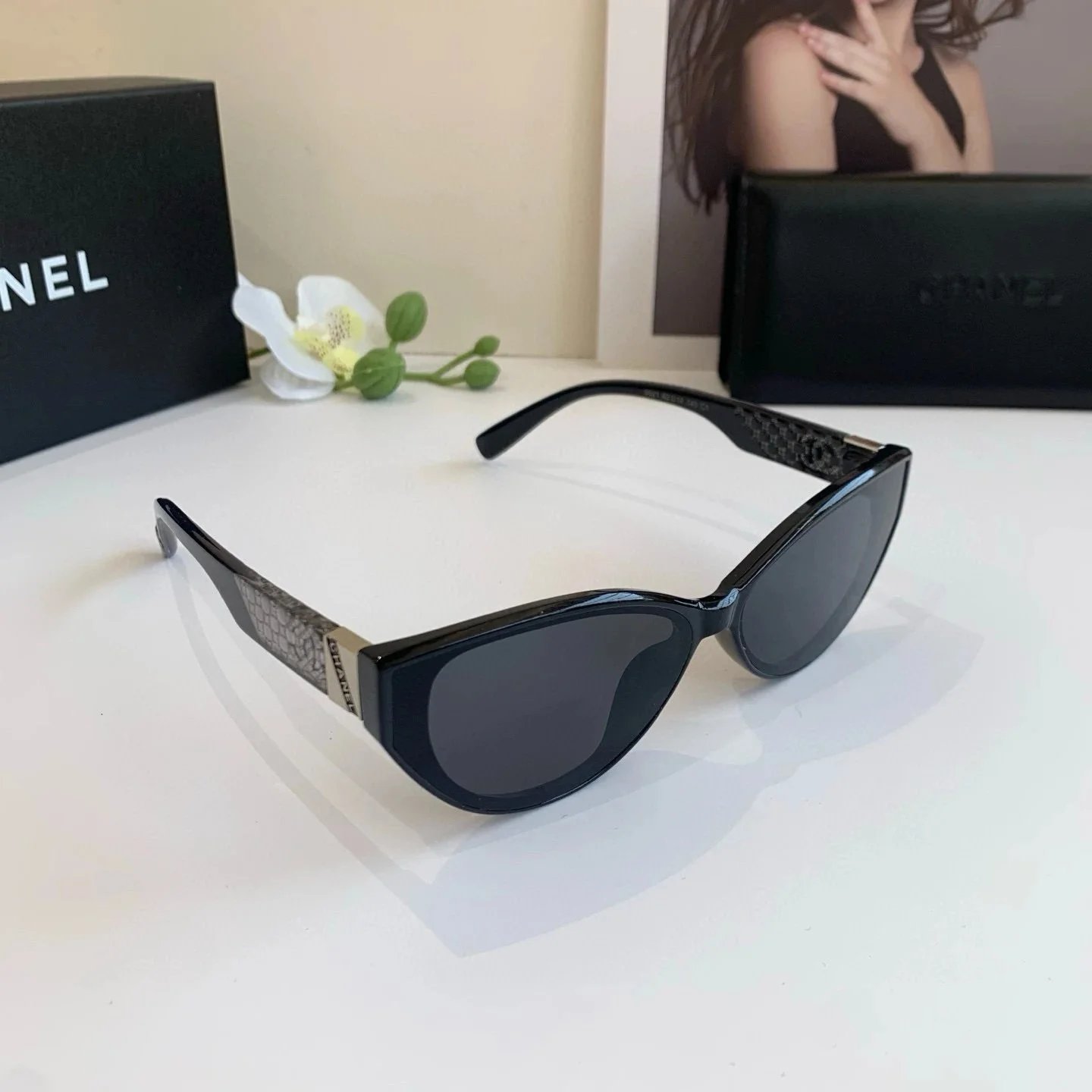 Louis Vuitton Eyewear Monogram shield sunglasses — C34