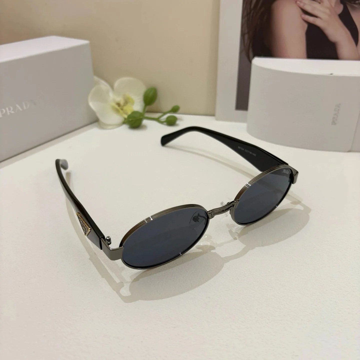 Louis Vuitton Eyewear Monogram shield sunglasses — P19