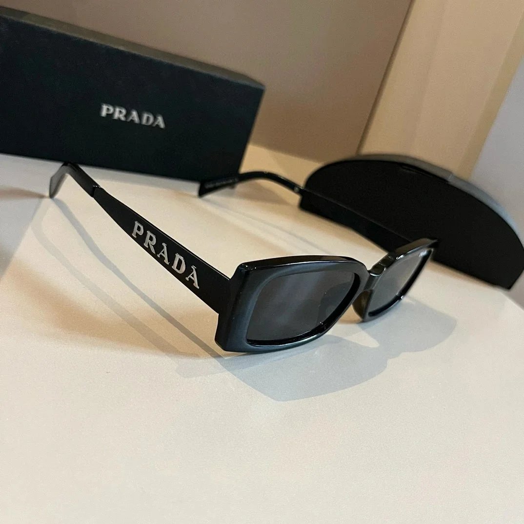 Louis Vuitton Eyewear Monogram shield sunglasses — P27