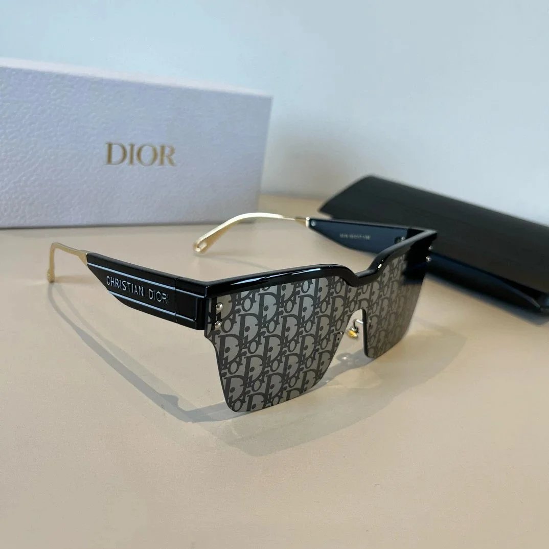 Louis Vuitton Eyewear Monogram shield sunglasses — D35