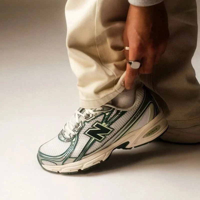 New Balance White an