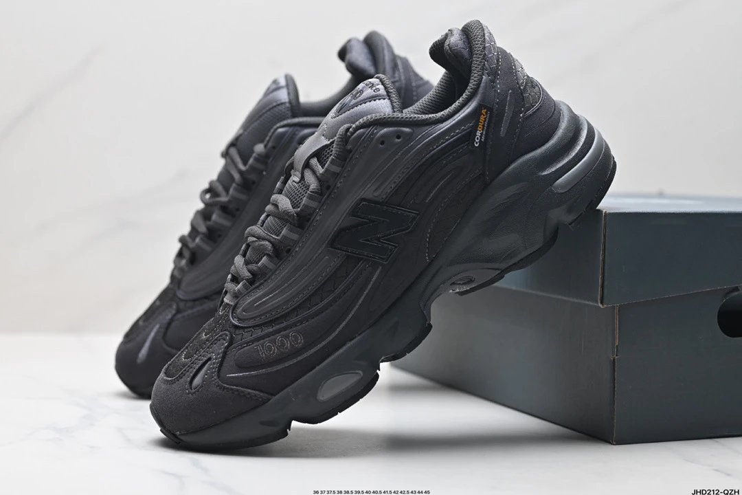 New Balance Sneakers 1000 — 17