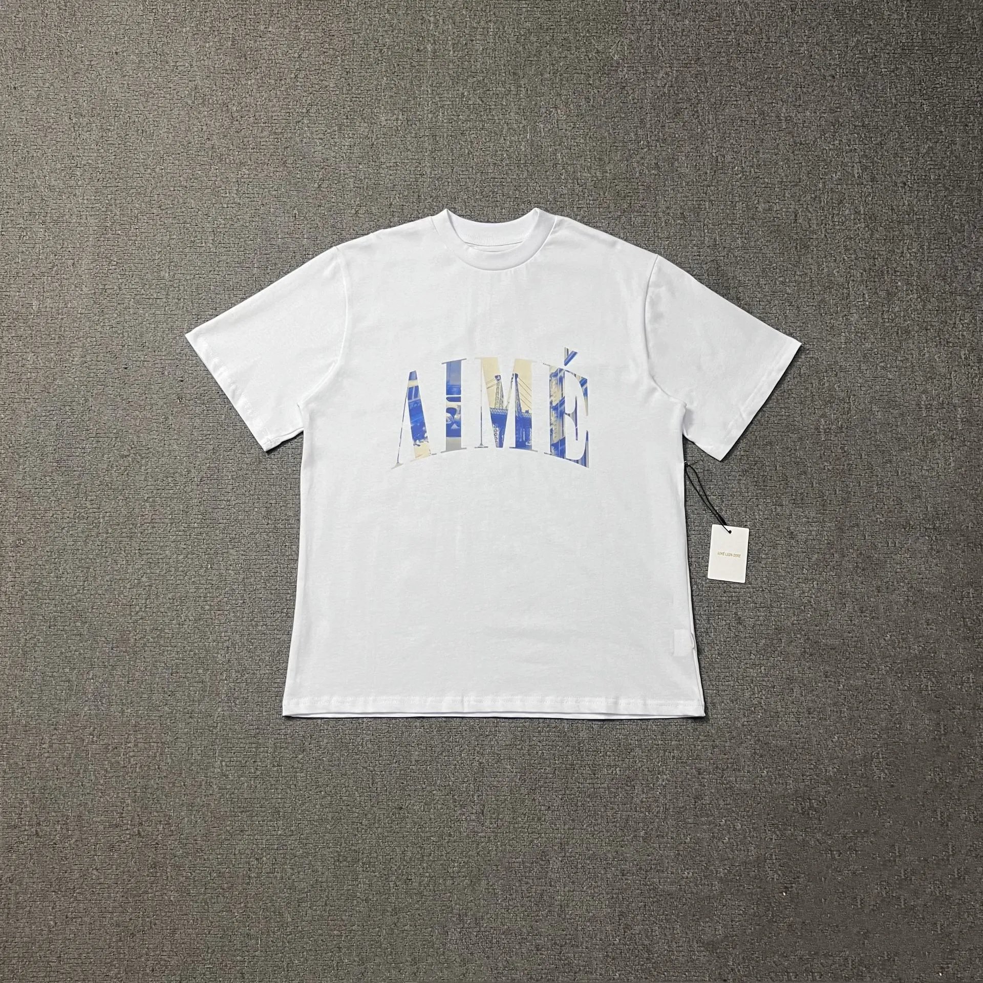 Classic Letter Print Landmark Building Crew Neck T-Shirt photo 8