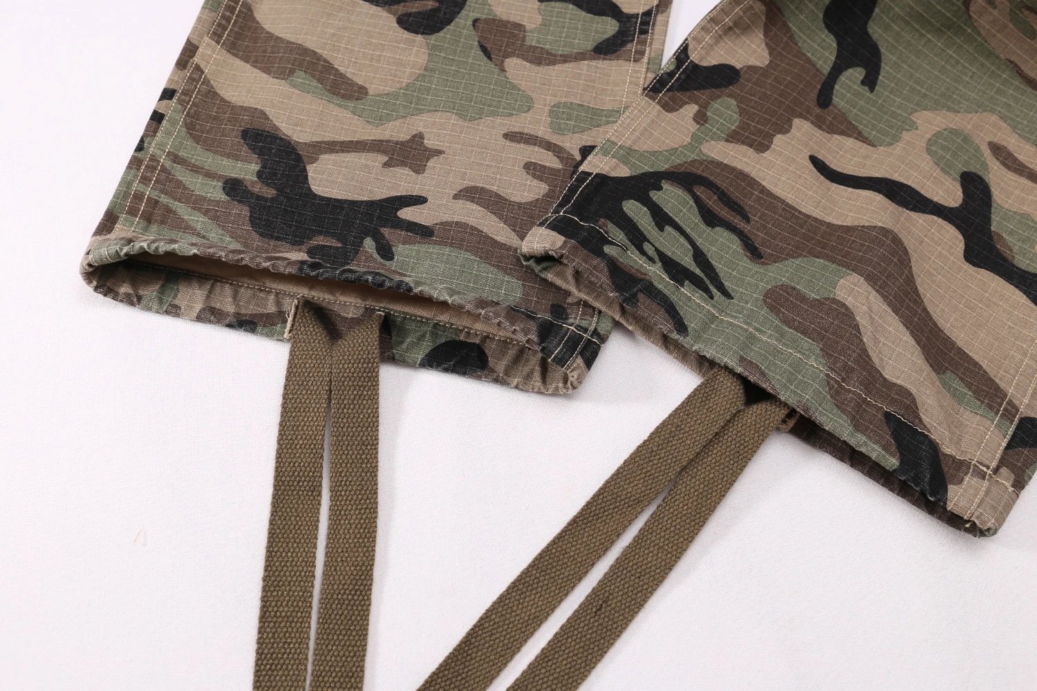 Design Camo Cargo Shorts with Adjustable Straps Red Black Multicolor Shorts - 5