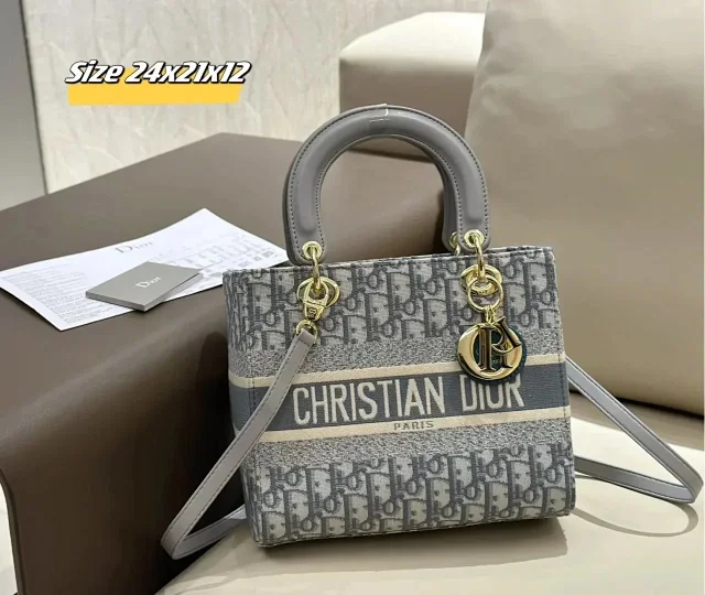 Chanel Handbags Quilted Chain-Strap Handbag product detail image 7