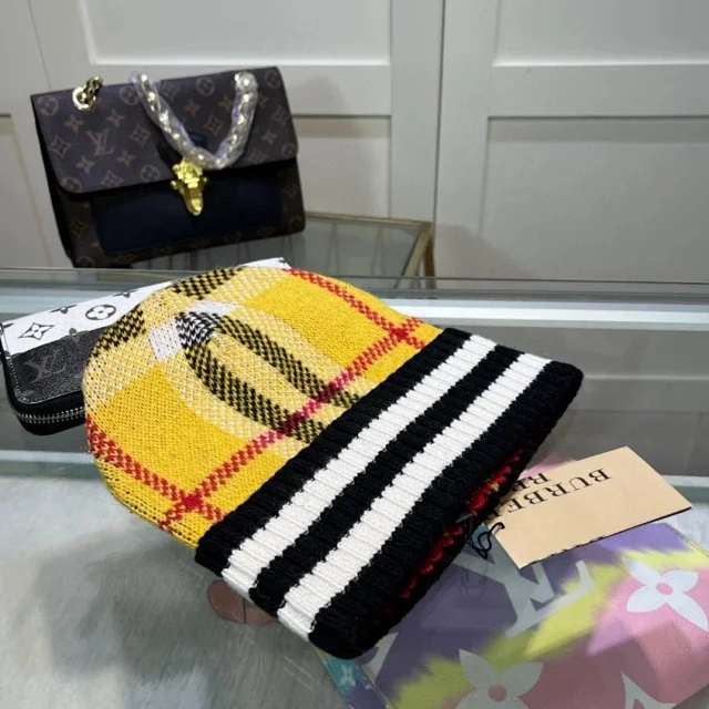 Burberry Hats Check Baseball Caps and Logo Knit Beanies product detail image 10