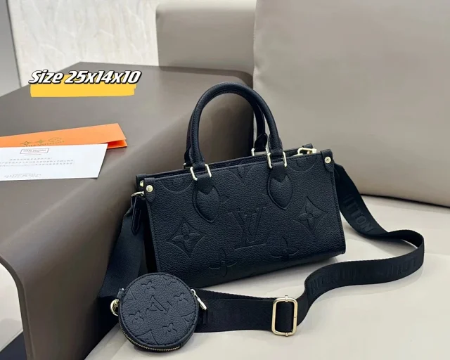 Chanel Quilted chain-strap crossbody bag product detail image 3