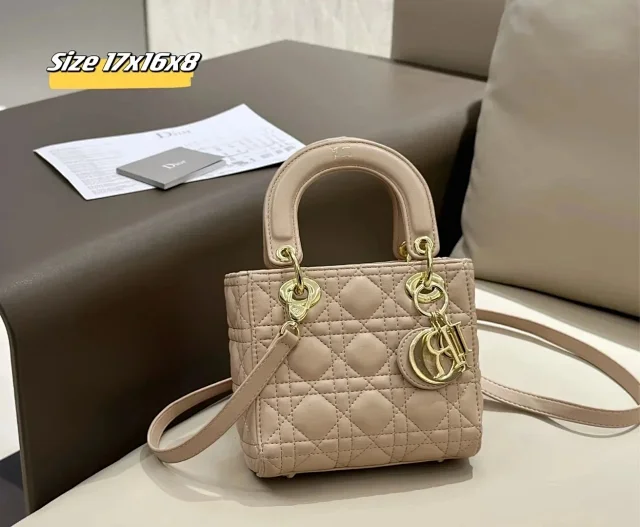Chanel Handbags Quilted Chain-Strap Handbag product detail image 9