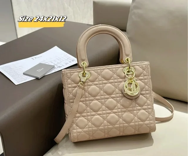 Chanel Handbags Quilted Chain-Strap Handbag product detail image 2