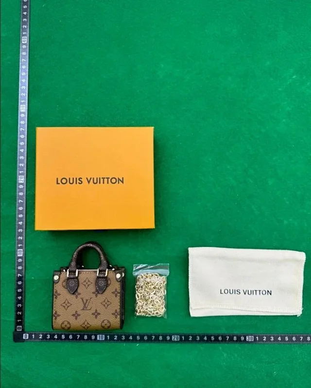 Louis Vuitton Novelty keychain zip pouch product detail image 3