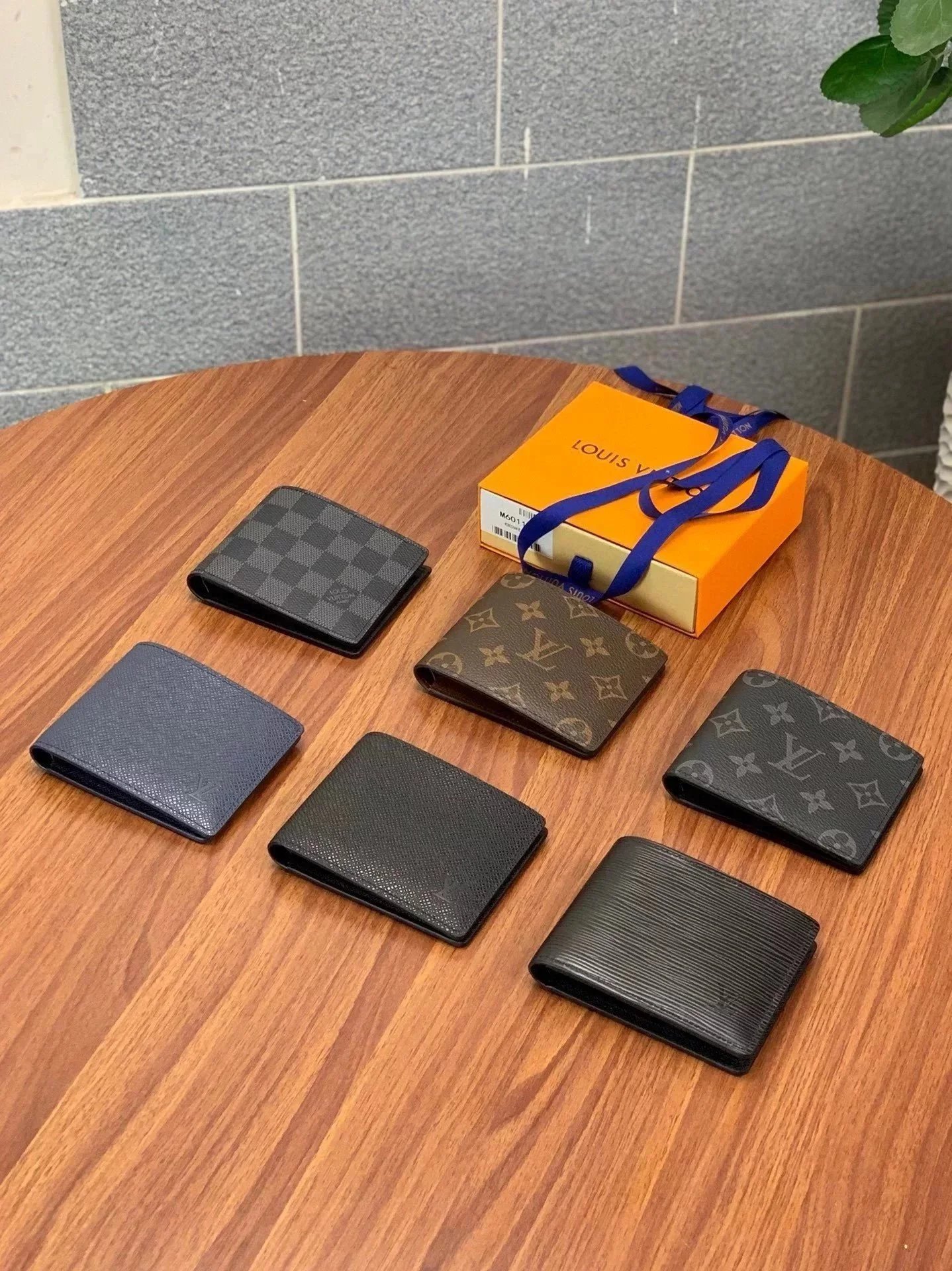 LOUIS  VUITTON  Card Pack +