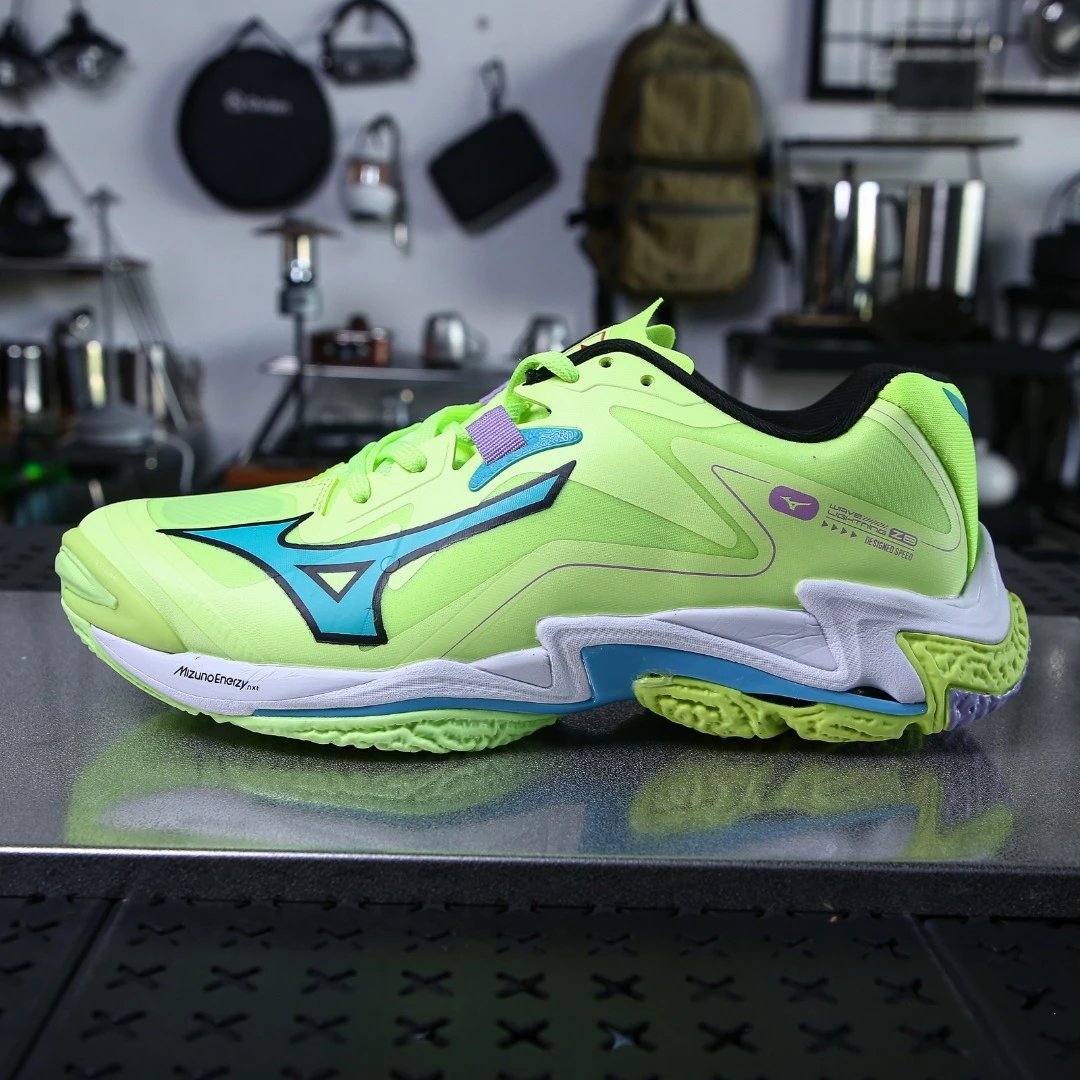 Mizuno Wave Lightning Z8