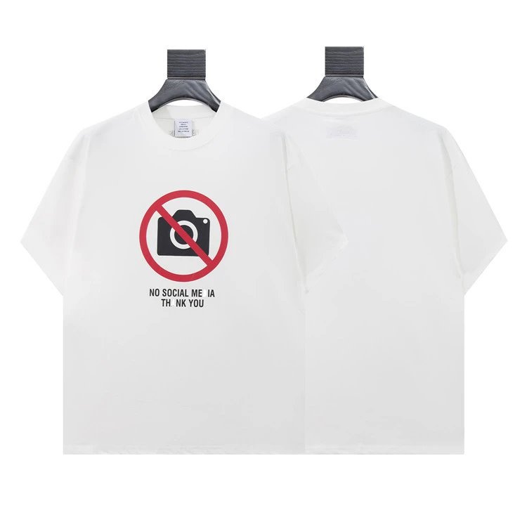 Vetements T-Shirts Graphic Logo Print — 8008 white