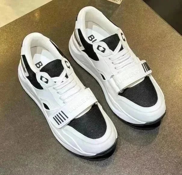 Burberry Sneakers Velcro-Strap — 24
