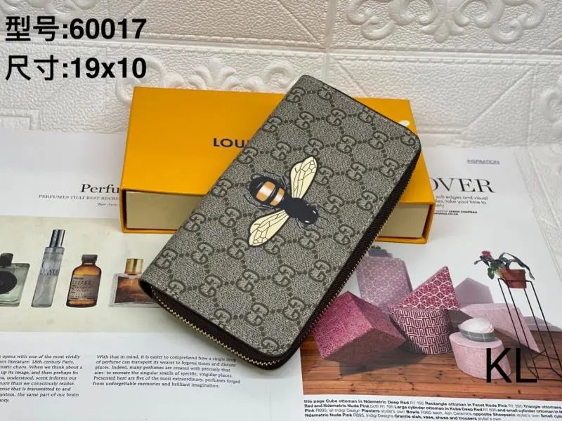 Gucci Bee Print GG Supreme Lon