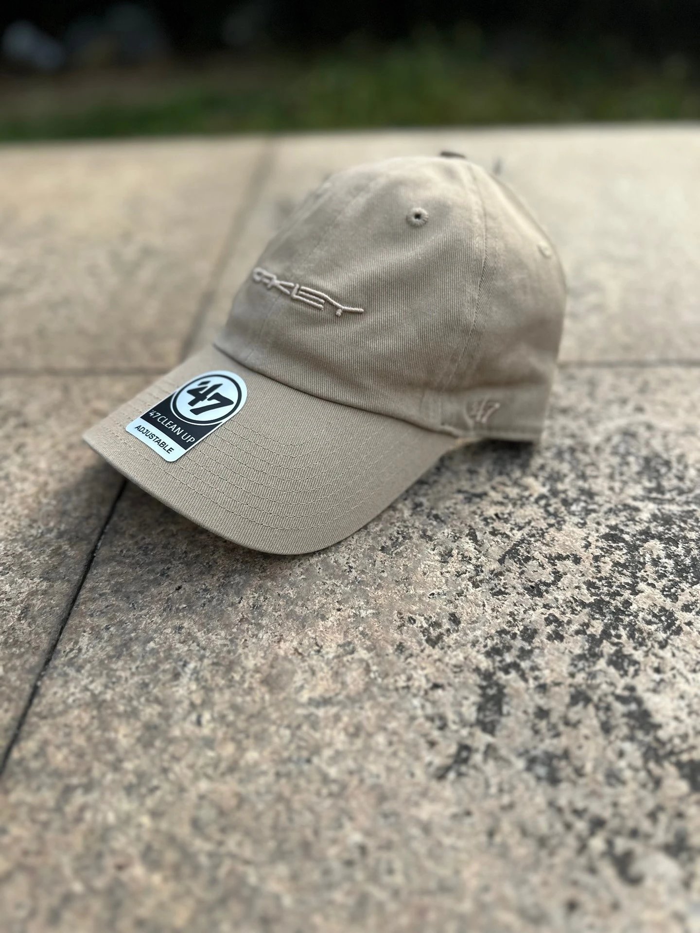 Oakley Hats Baseball Cap with Embroidered Ellipse Logo — Washed khaki