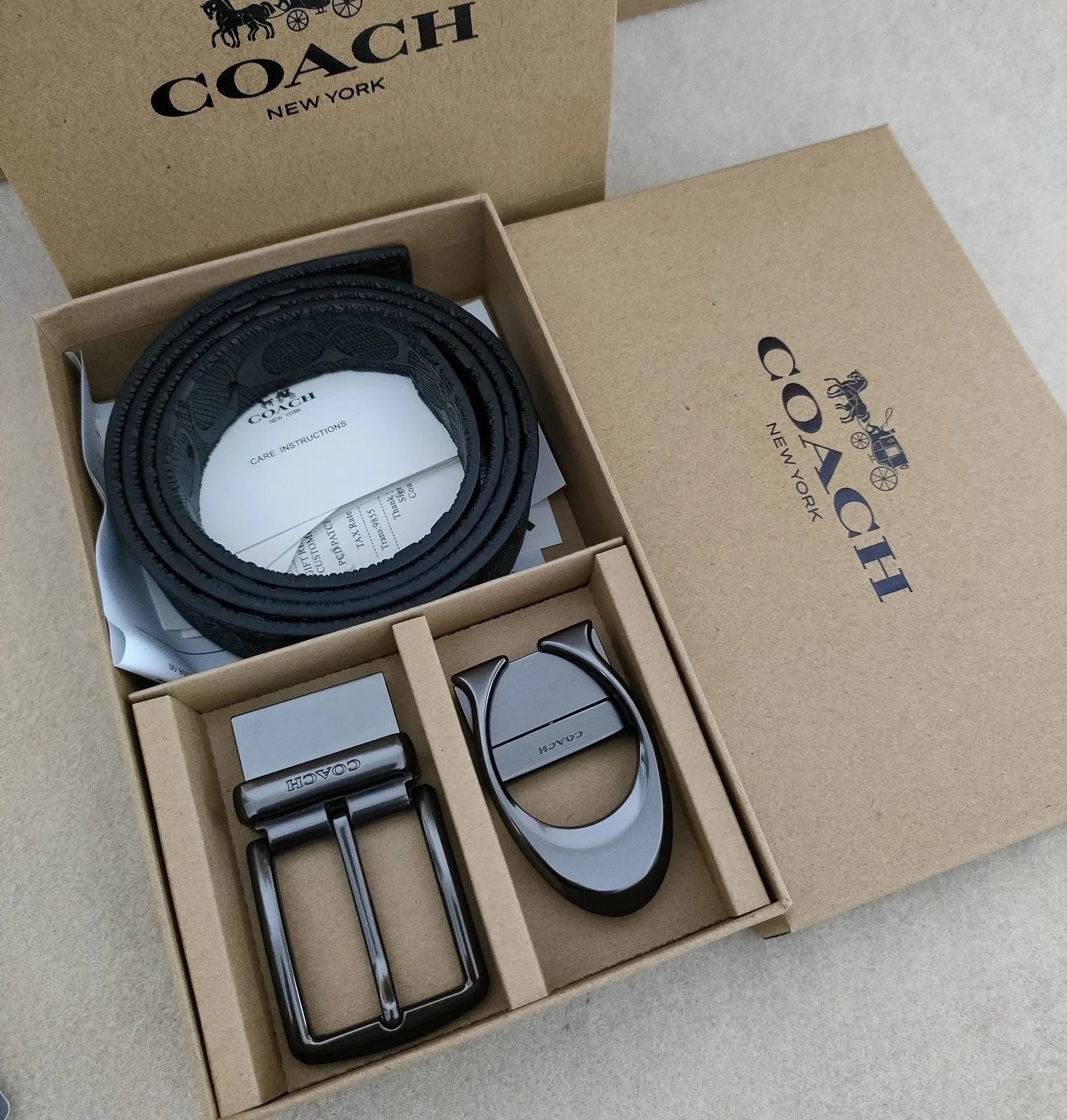 Coach Belts Reversible Signature C Pattern Belt with Interchangeable Buckles — Double-sided gift box with pin buckle, C- clasp