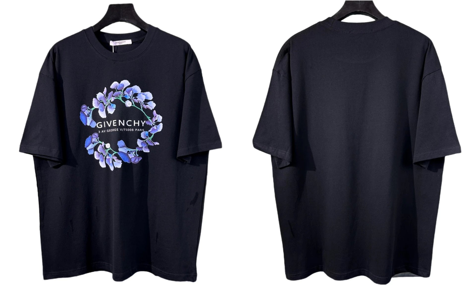 Givenchy T-Shirts Graphic Print — 839 black
