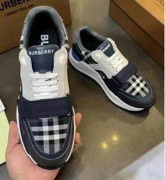 Burberry Sneakers Velcro-Strap — 21