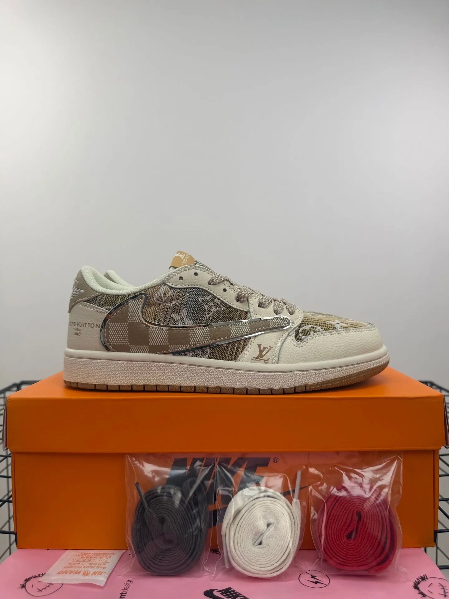 Nike Sneakers Air Jordan 1 Low — aj 1 barb black khakis